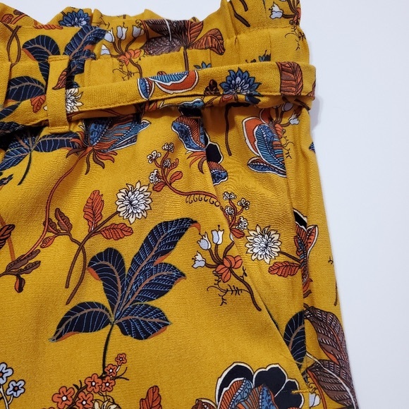 NWT Loft flowy floral crepe shorts size large - Picture 3 of 6